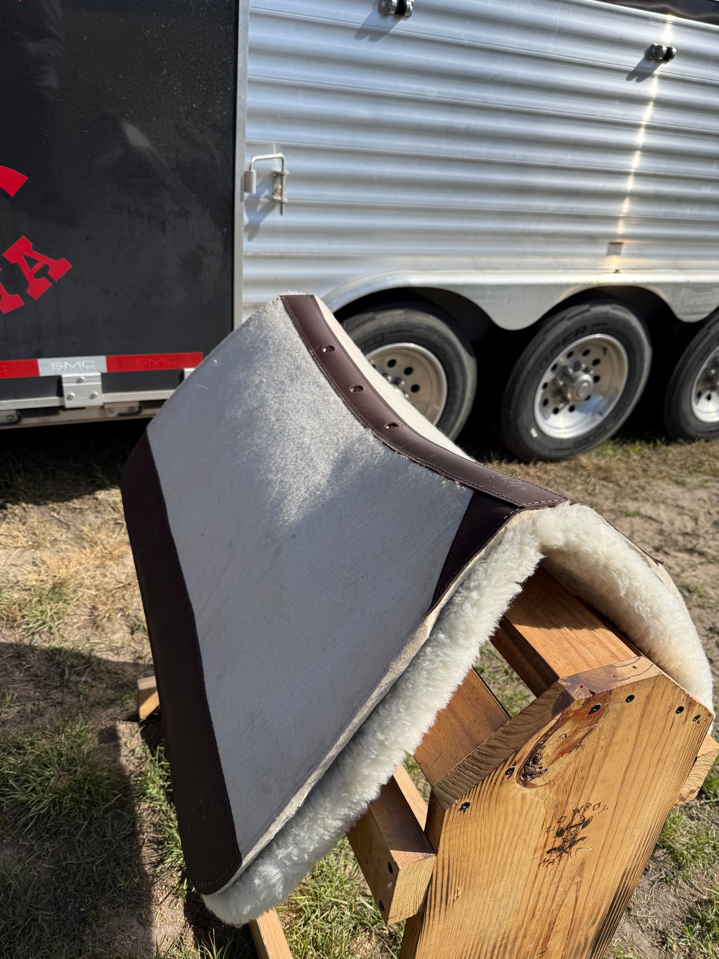 Team Roping Saddle Pad Off White with Brown Leather and 3/4" Fleece