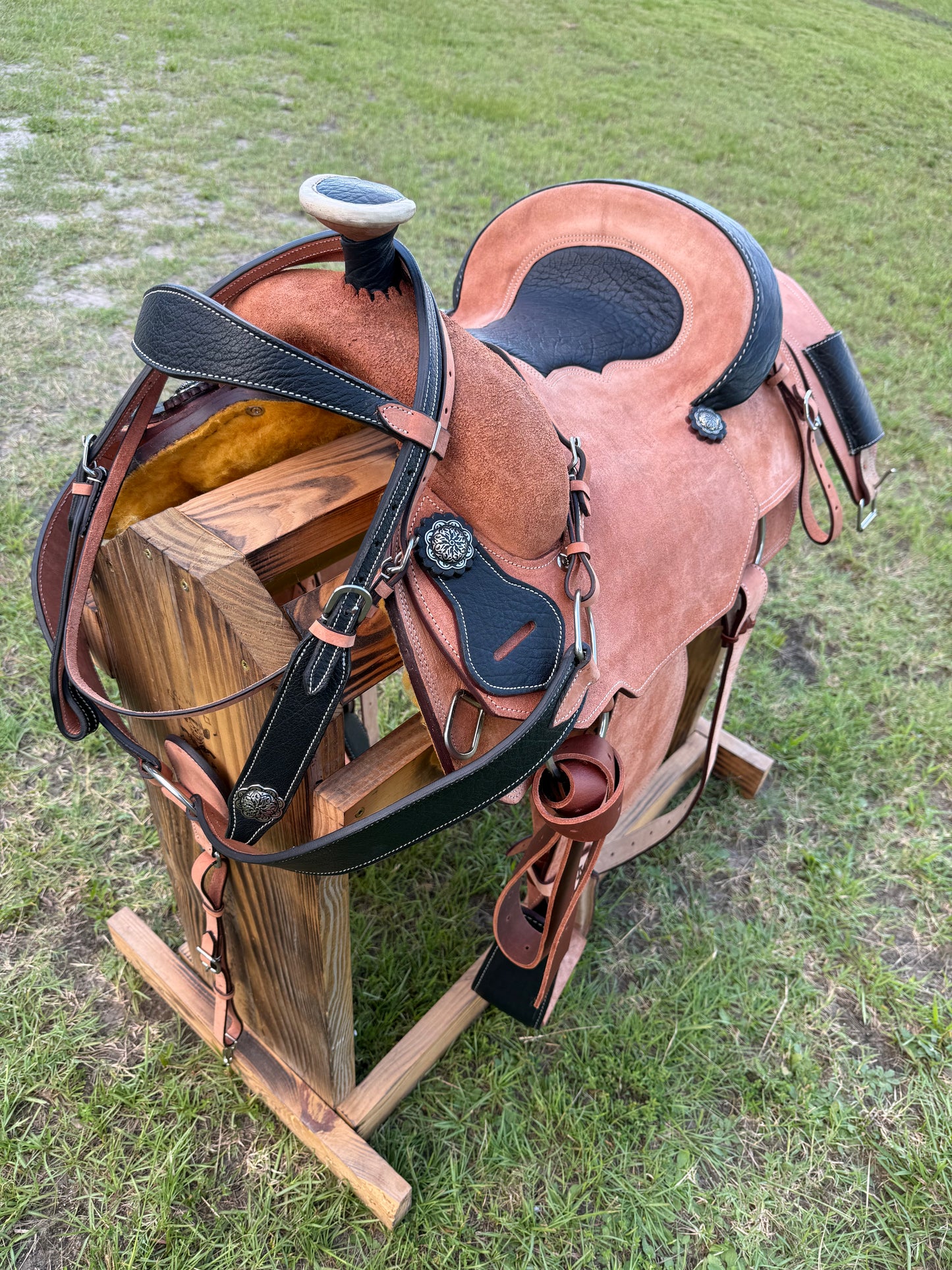 Premium Team Roping Saddle Package – Roughout Leather with Black Cayman Bicycle Seat & Matching Tack Set