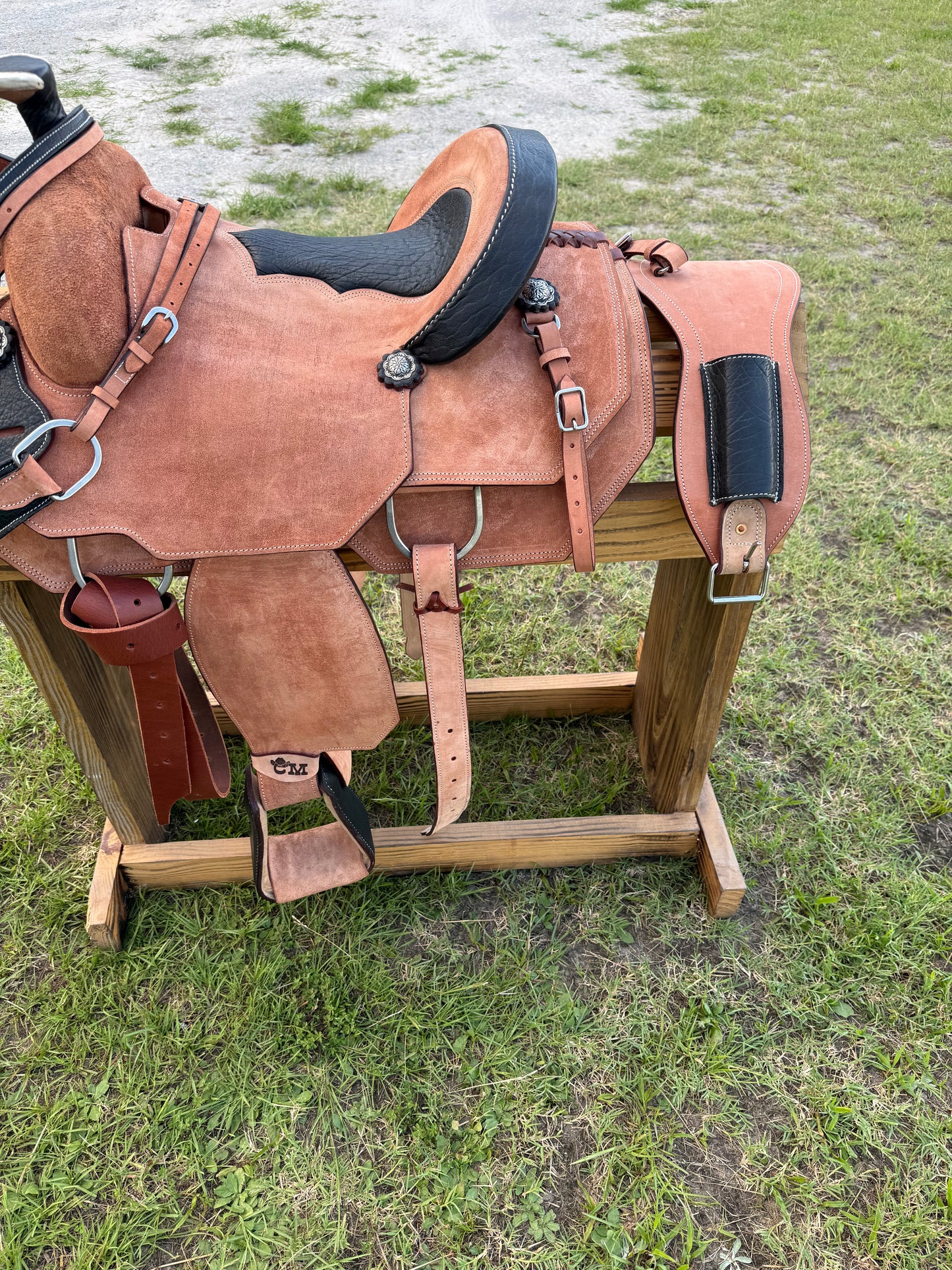 Premium Team Roping Saddle Package – Roughout Leather with Black Cayman Bicycle Seat & Matching Tack Set